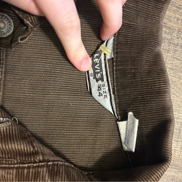 Vintage Levi's Men's Dark Brown Corduroy Jacket - Picture 3 of 5